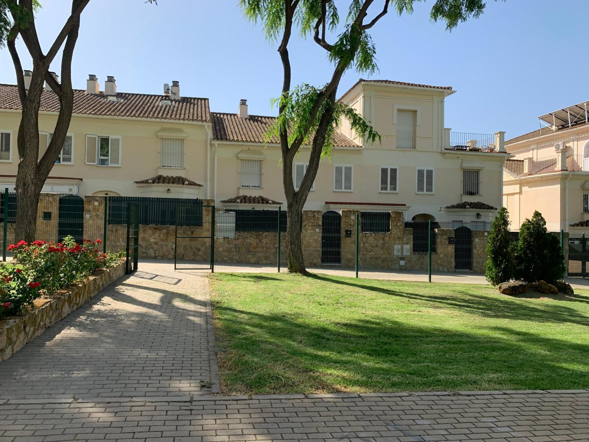 Bonita Casa En Entorno Idilico Villa Tomares Luaran gambar